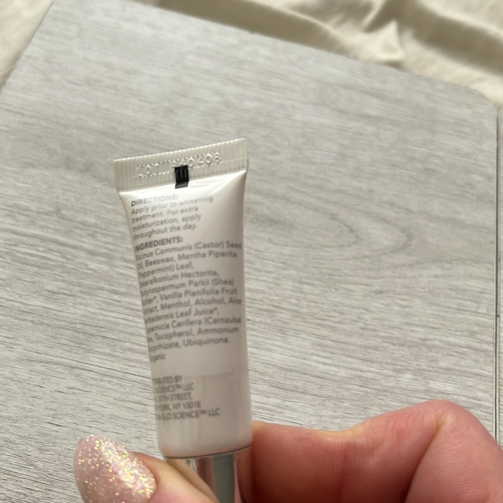 GLO SCIENCE NEW LIP GLOSS VITAMIN E SHEA ALOE VANILLA NOURISHING HYDRATING BALM - Picture 4 of 4